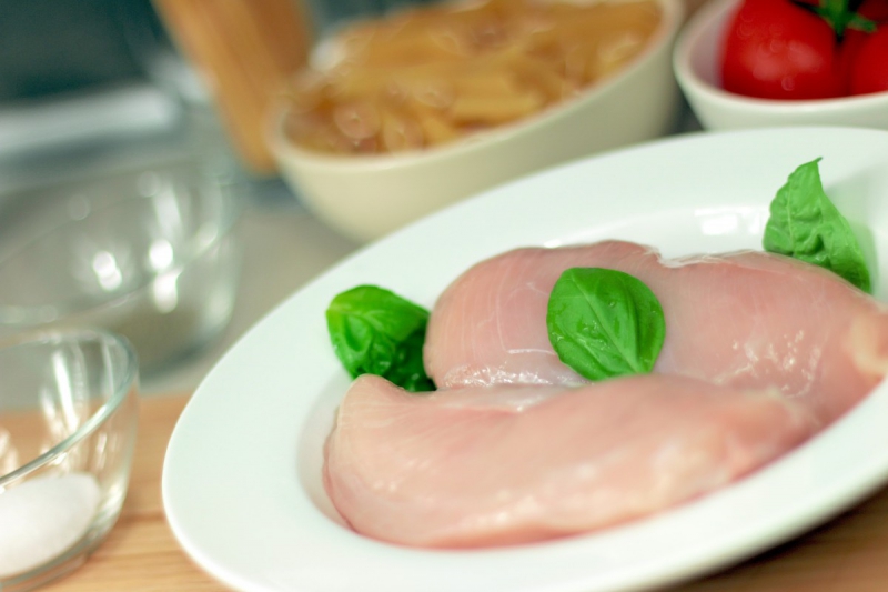 boucherie-ST ANTONIN DU VAR-min_turkey_hen_meat_raw_pink_chicken_ingredient_cooking_uncooked-1087266